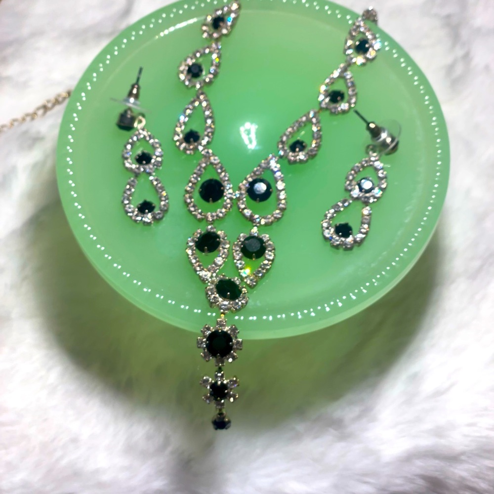Breath taking silver tone necklace and matching earrings